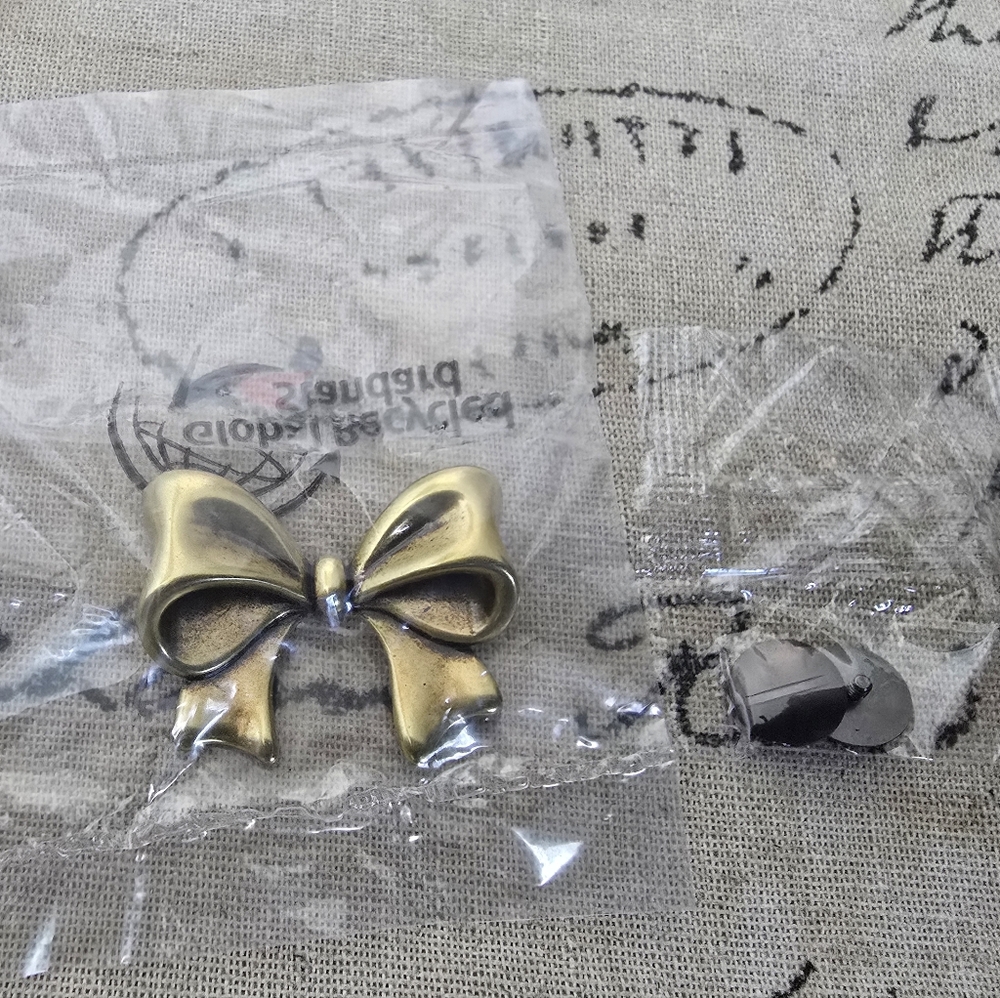 Coach Personalization Handbag Pin (Bow)